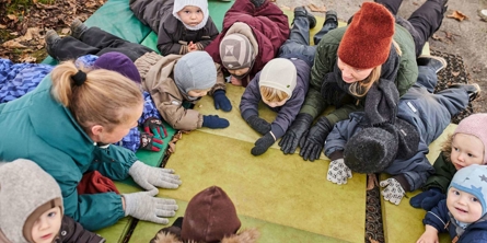 Børn og voksne i samspil med hinanden